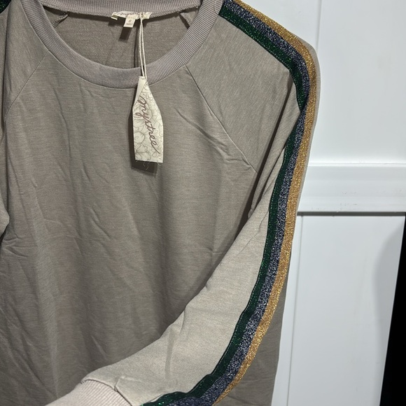 NWT Mystree tan long sleeve shirt with pin stripping on sleeves - Picture 4 of 7